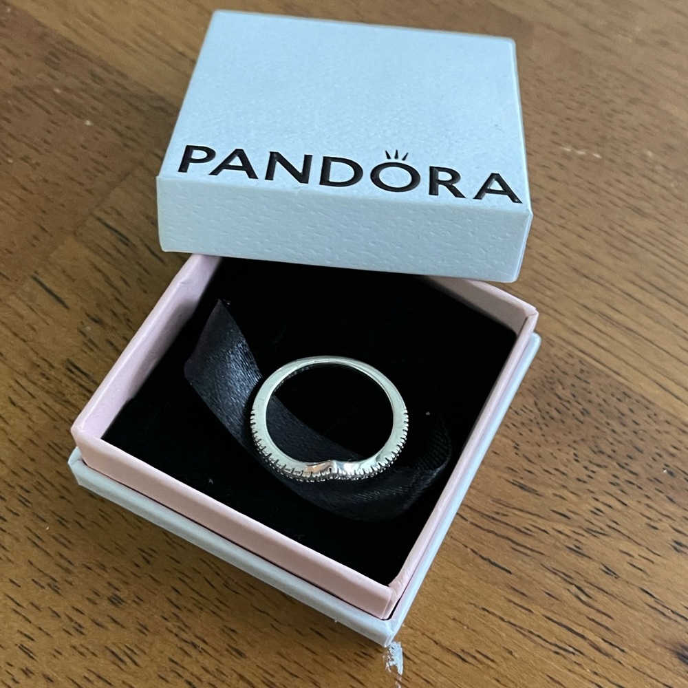 Pandora Gemstone Rhinestone Ring W/ Multiple CZ Stones US 7 EUC